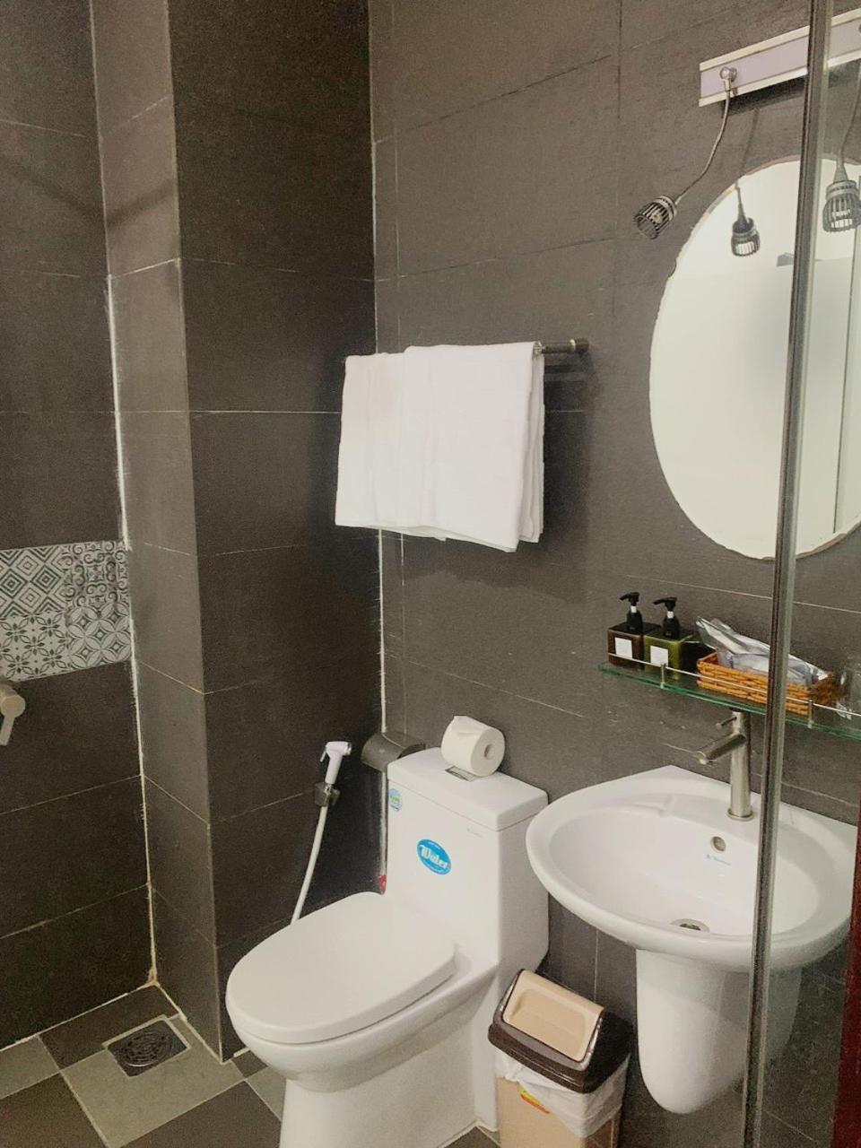 K&T Hotel - San Bay Tan Son Nhat مدينة هوشي منه المظهر الخارجي الصورة